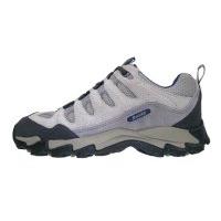 HIKING SHOES