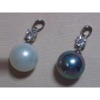 Glass Pearl
