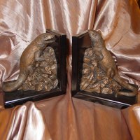 Polyresin Lizard Bookend with Wood Base