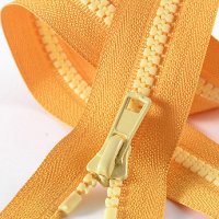 Zipper with low temperature resistance