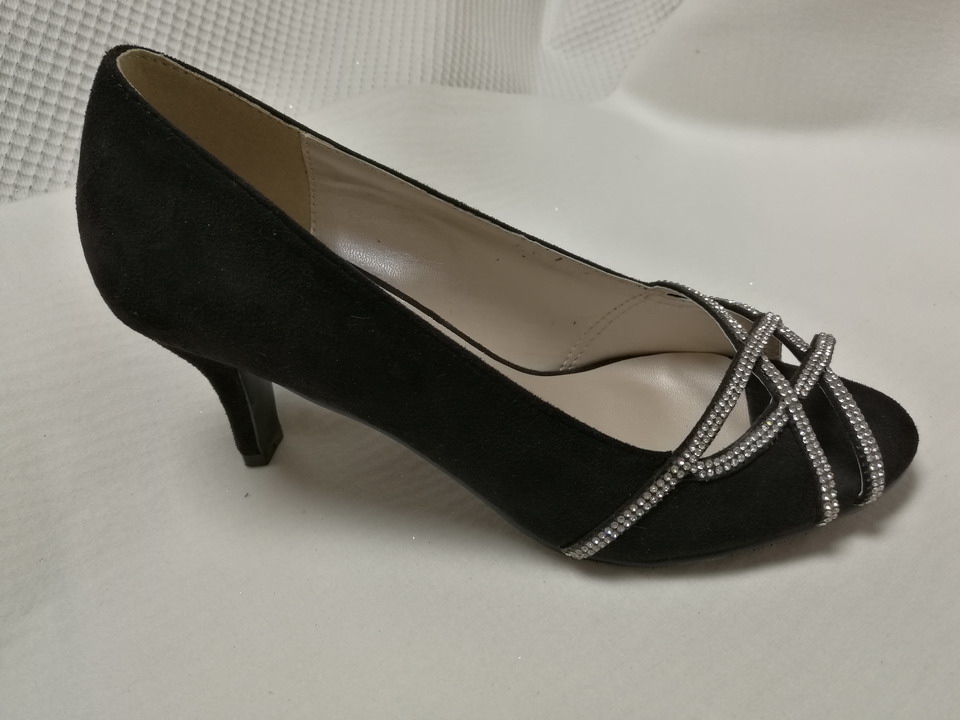Dress shoes with stones