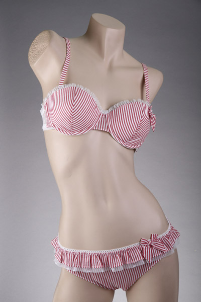 Top: Padded Wired Bra / Bottom: Brief