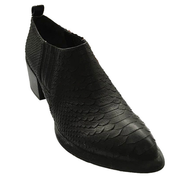Shoe
