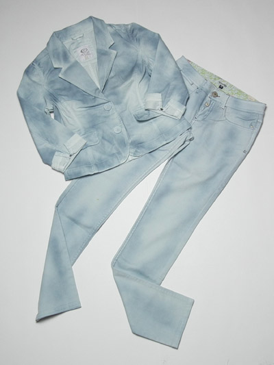 Ladies' spray printed suit