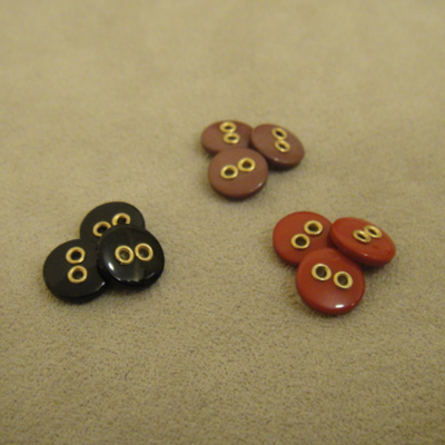 Chalk button w/ eyelet