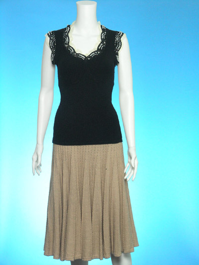 Ladies knitted vest with lace/pearl and skirt