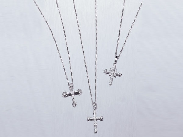 18KW DIAMOND PENDANT