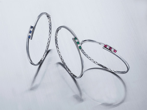 Sell 18KW DIAMOND BANGLE