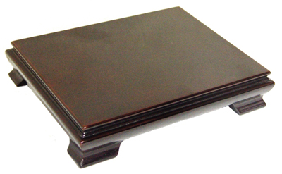 Rectangular Base With Four Short Feet