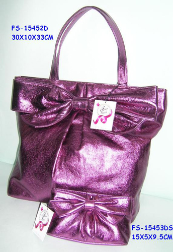 Tote bag with cosmetic pouch