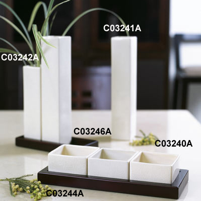 Semi-Porcelain Crackle Vase/Tray w. Wooden Base.