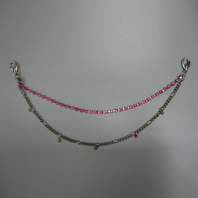 Double hook chain with diamonds