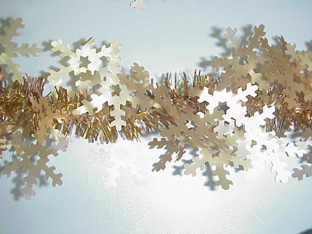 FOIL SNOWFLAKE TINSEL GARLAND