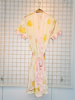 Ladies Woven Short Robe,(Bubbles Print & Solid on Placket & Cuff)