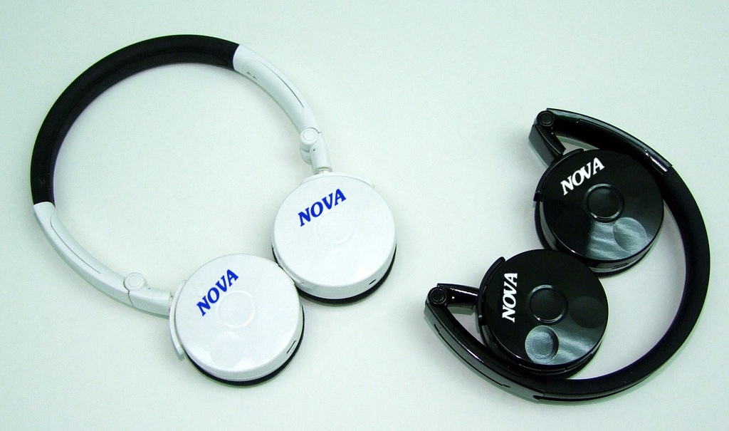 Wireless BLUETOOTH headphone for PC / cell phone