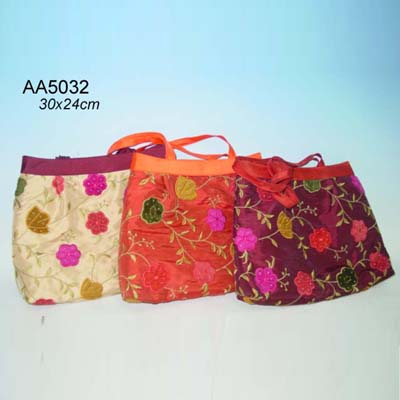 Embroidery fabric shoulder bag