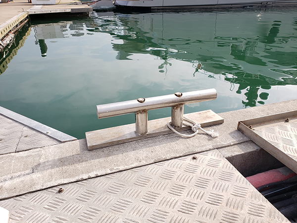 Marina Pontoon Super Yacht Bollard (D Dock)