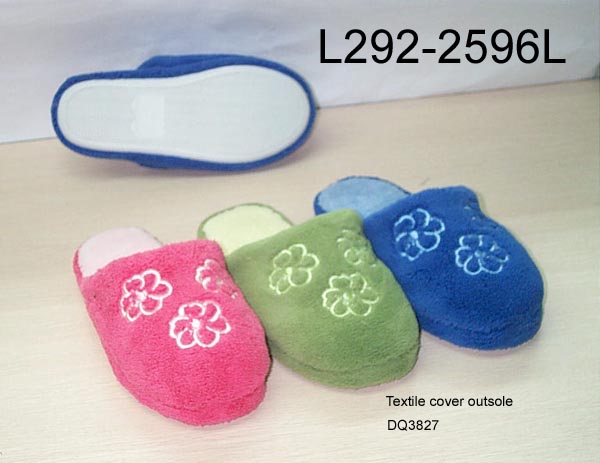Basic indoor slippers