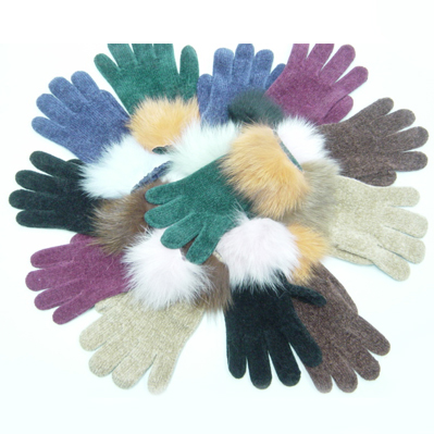 Kniited Gloves with Fur Trimmings