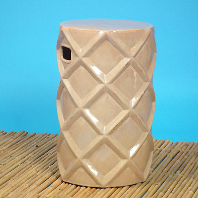 CERAMIC ITEMS - STOOL