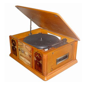 Nostalgia AM/FM Turntable w/1CD & Cassette