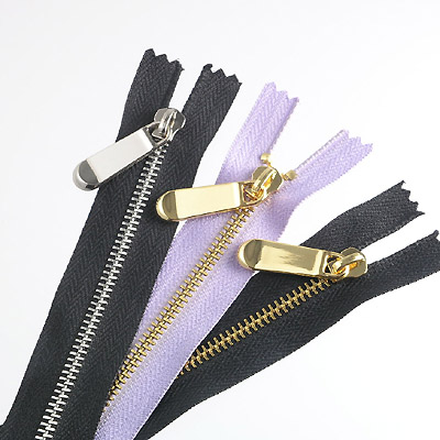 Metal Zipper In Shiny Teeth