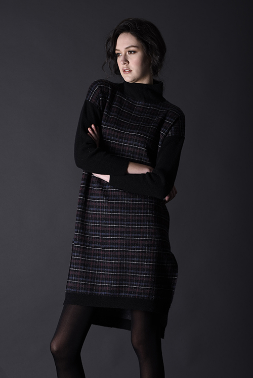 Plaid Pattern Long Sleeve Mid-thigh Length Turtle Neckline Woman's Sweater Knitwear