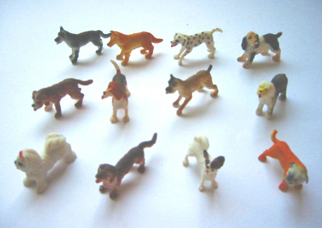 Plastic Classic Breed Dogs Assorted Size And Styles