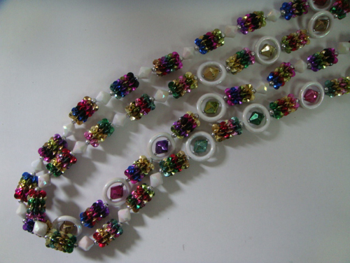 HANDSTRUNG/MOT W/MEDALLION