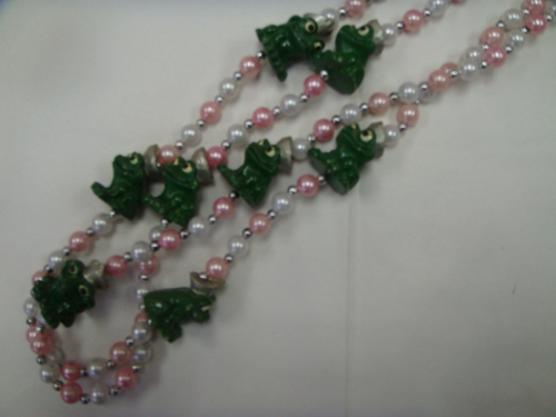 HANDSTRUNG/MOT W/MEDALLION