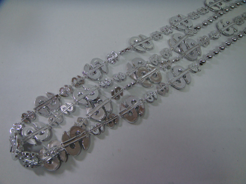 MARDI GRAS BEADS MOT