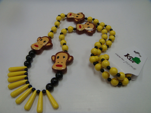 HANDSTRUNG/MOT W/MEDALLION