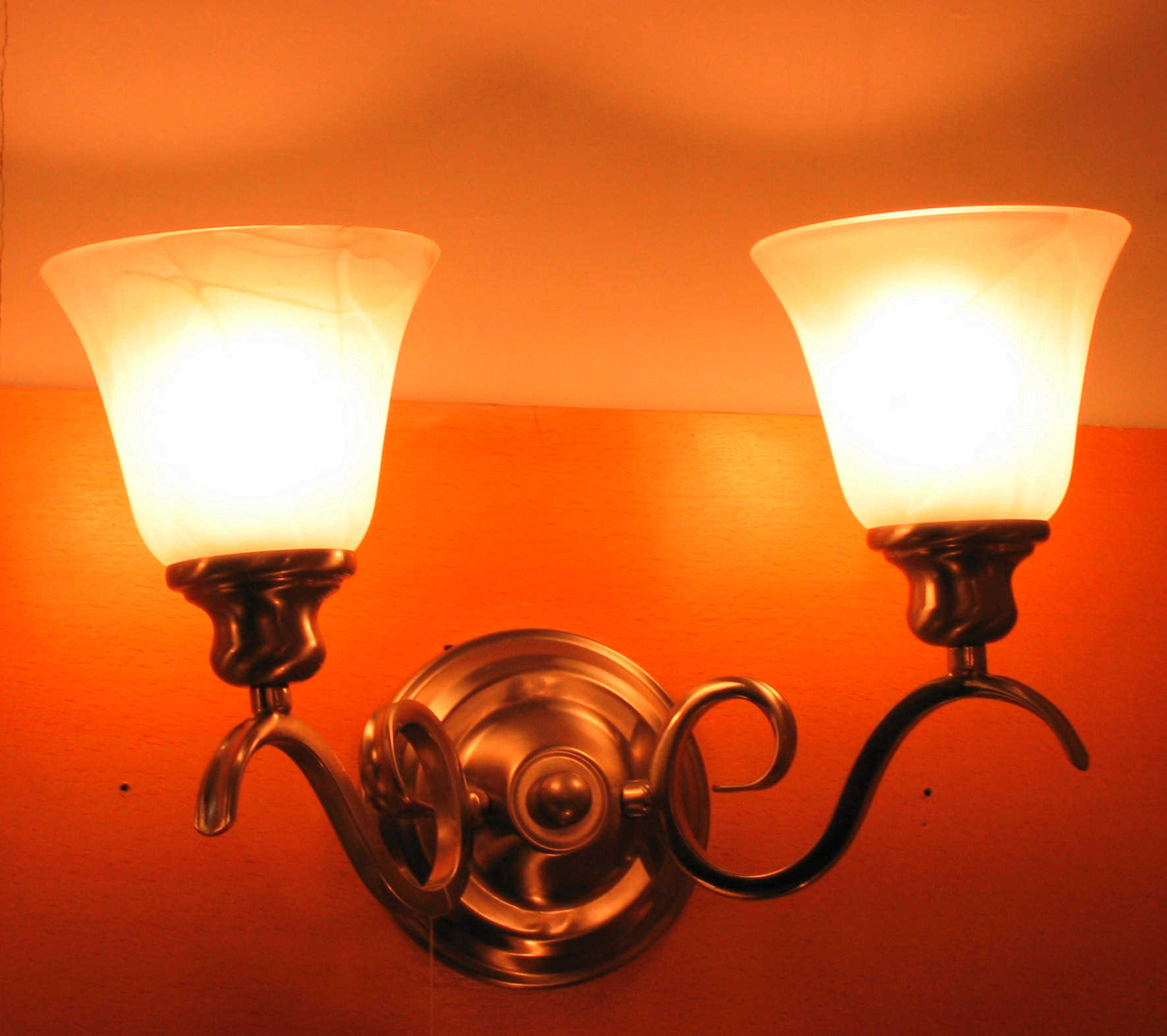 WALL LAMP