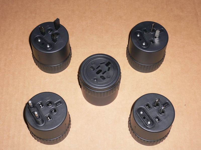 UNIVERSAL TRAVEL ADAPTER