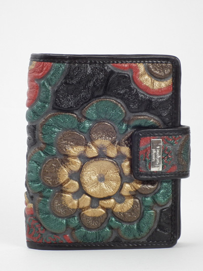 Riffled pig skin wallet