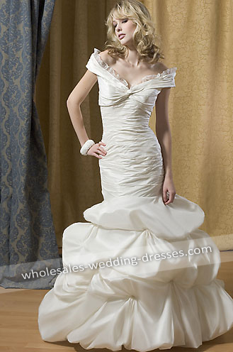 Elegant White With Hand Made Flowers Wedding Dresses