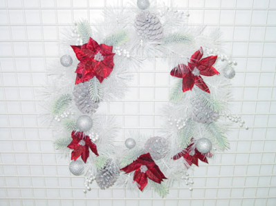 POINSETTIA/CONE BERRY WREATH