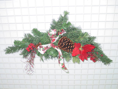 Sell 32 inches BERRIES/CONE/PINE WREATH