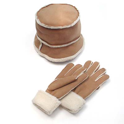 Glove/Hat: Main- Polyester / Lining- Acrylic
