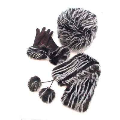 Glove: Polyester,Scarf/Hat: Main- Acrylic / Lining- Polyester
