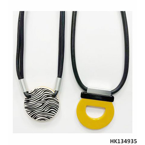 Fashionable Circle Pendant Wax Rope Necklace