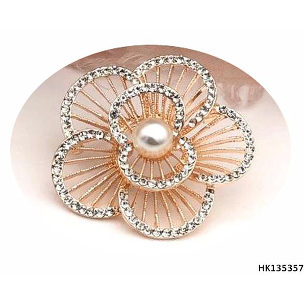 Fashionable Crystal Gold Plated Jewelry Metal Alloy Brooch