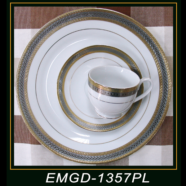 Sell White Porcelain Dinner Set