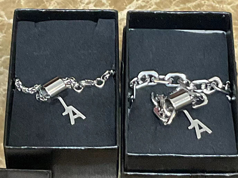 Jewelry /Jewellery And Accessory Vacuum Plating Mechanical Stainless Steel Bracelet With Logo Pendant