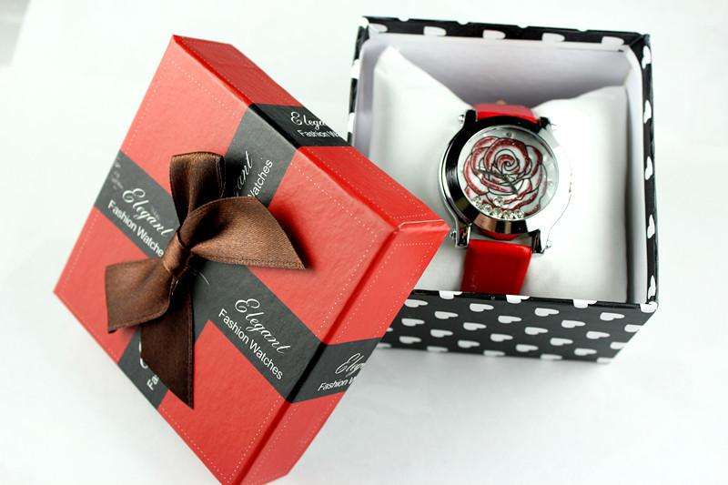 Delicate watch box