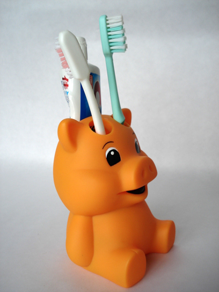Piggy Brush Holder