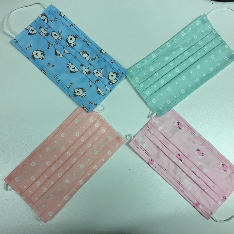 Disposable surgical face mask