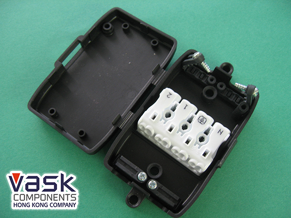 Junction Box with 3-pole / 4-pole Terminal Block or Pushwire Connector