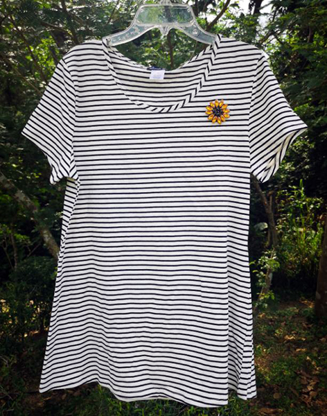Short Sleeve Tee With Brooch Patch Scoop Neck Top