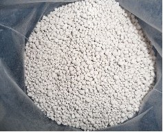 Bentonite clay cat litter